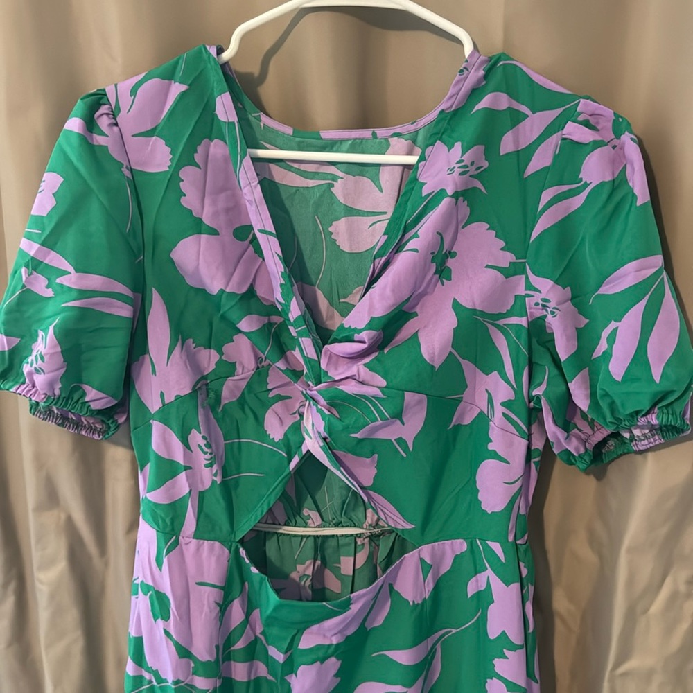 Never worn women’s dress